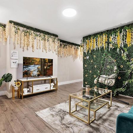 The Flower House- 2 Bdr W King Bed & 2 Private Bath Apartment Philadelphia Exterior photo