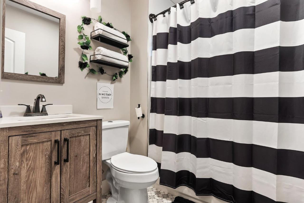 The Flower House- 2 Bdr W King Bed & 2 Private Bath Apartment Philadelphia Exterior photo