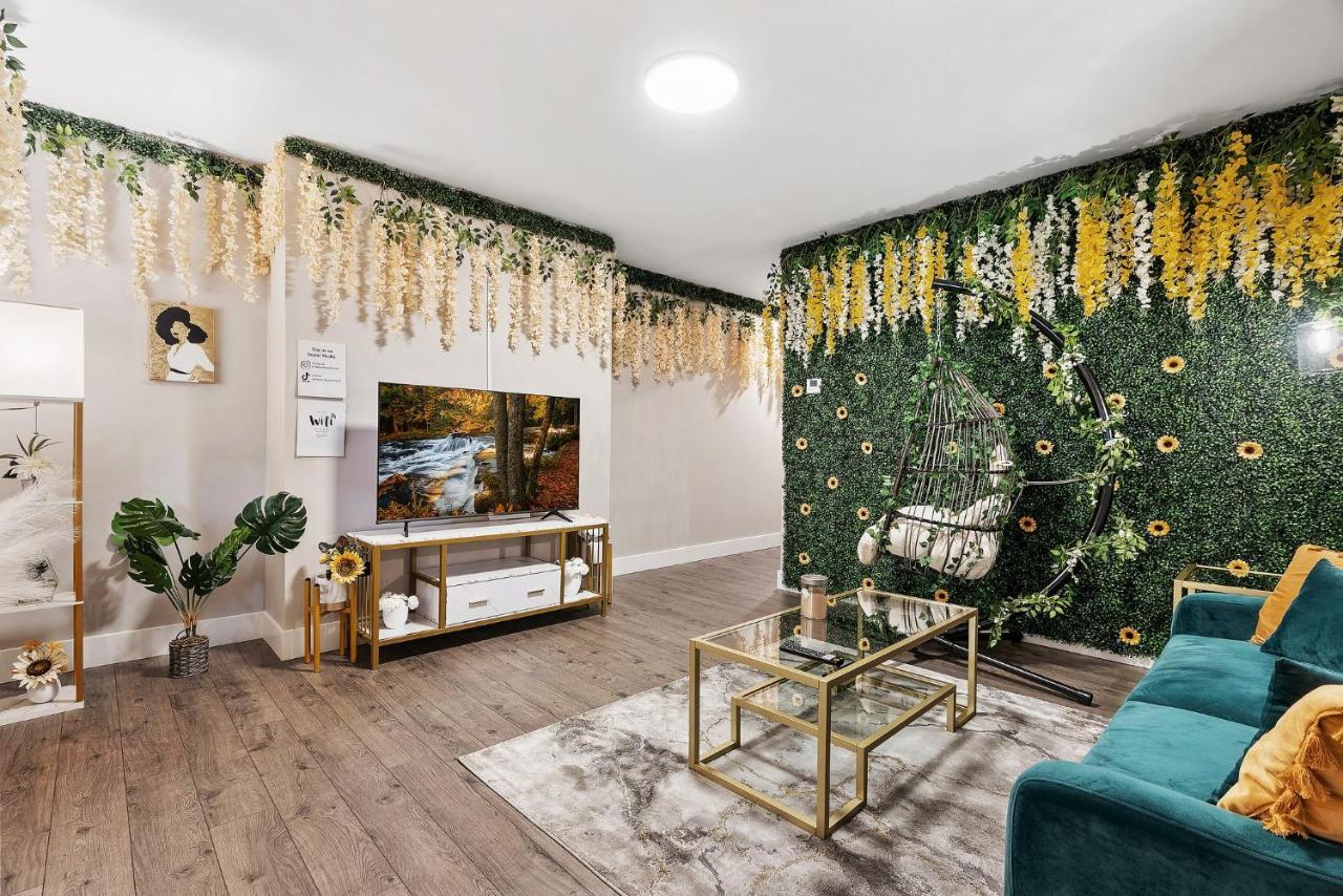 The Flower House- 2 Bdr W King Bed & 2 Private Bath Apartment Philadelphia Exterior photo