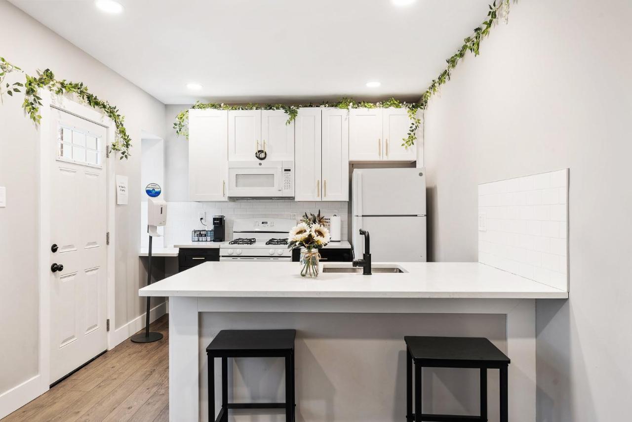 The Flower House- 2 Bdr W King Bed & 2 Private Bath Apartment Philadelphia Exterior photo