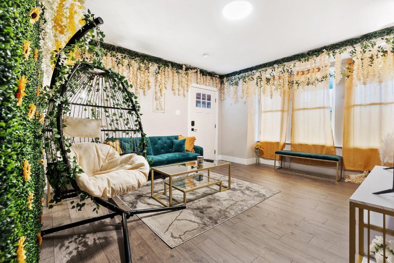 The Flower House- 2 Bdr W King Bed & 2 Private Bath Apartment Philadelphia Exterior photo